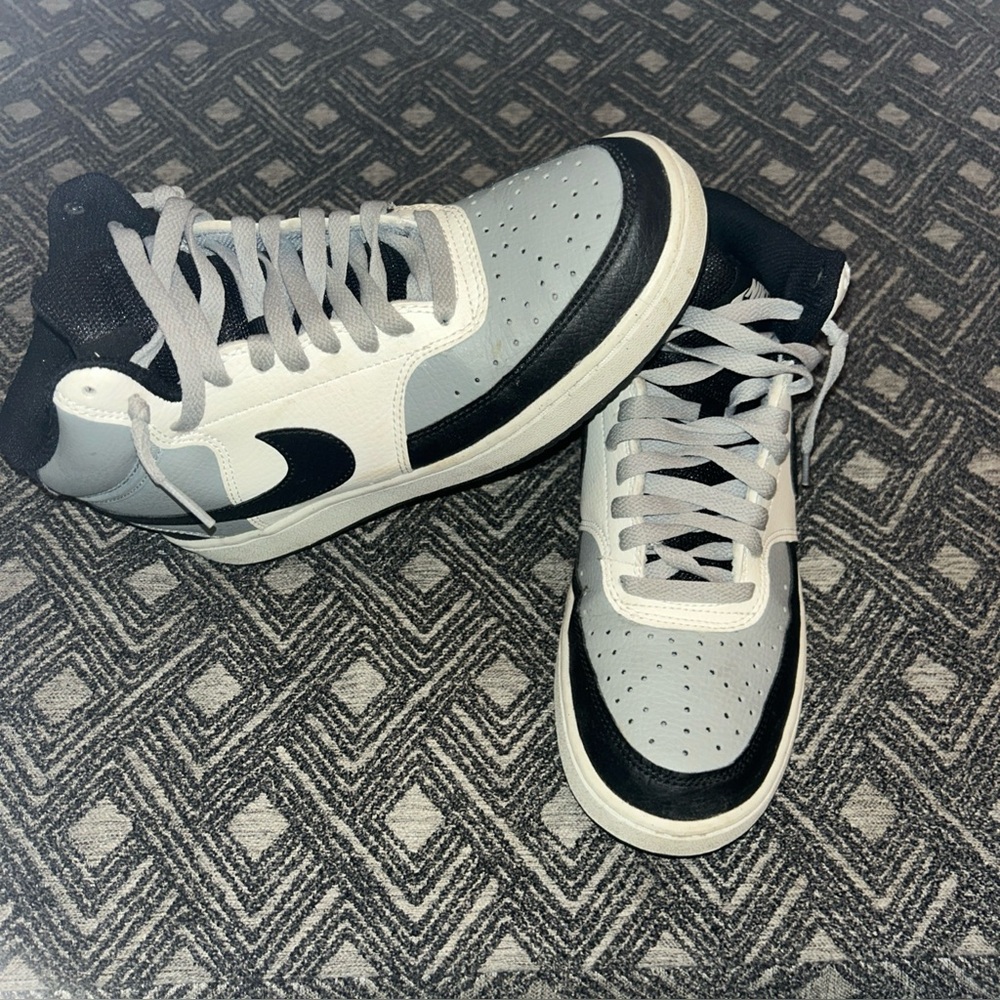 Nike court vision mid top sneaker big kids size 7(also fit womens 8.5/9)